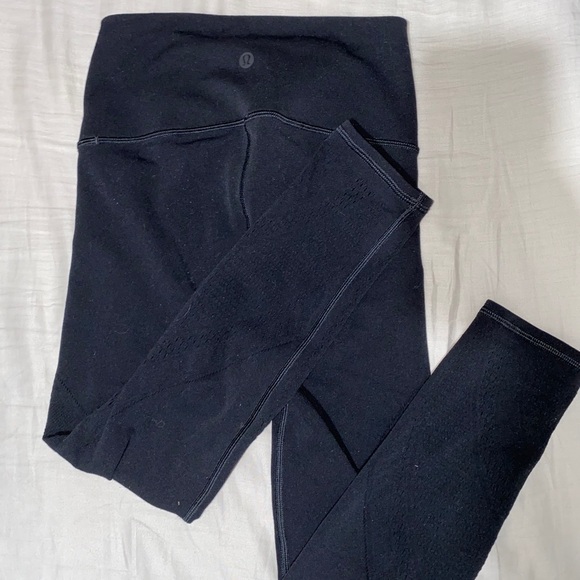 Lululemon Cropped Black Mesh Detail Legging 4 - Picture 5 of 7